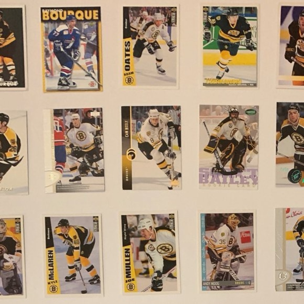Boston Bruins Vintage NHL Hockey Cards - Lot of 15 w/ Bourque
Neely, Oates